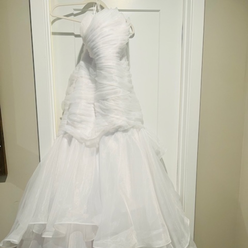 Essence of Australia Wedding Dress, Worn Once, Great Condition, Size US 26